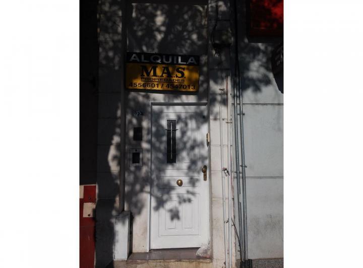 Casa en alquiler en Lisandro De La Torre · 2 ambientes