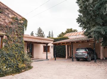 Casa · 300m² · 7 Ambientes · 5 Cocheras · Casa en Venta en Calle Galvez Cota 51 (A Media Cuadra de Av Aconquija 2.500)
