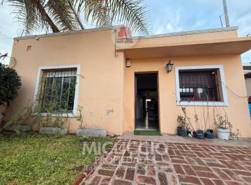 Casa · 90m² · 3 Ambientes · 1 Cochera · Casa en Venta, Dr. Ballester 190 Entre Gelves y Pasteur, Escobar Centro