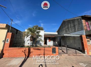 Casa · 127m² · 4 Ambientes · 1 Cochera · Casa en Venta, Hipólito Yrigoyen 188, a m de Av 25 de Mayo, Escobar Centro