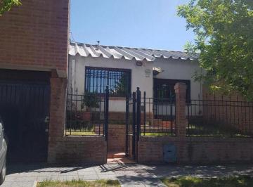 Casa de 5 ambientes, Neuquén · Casa en Venta