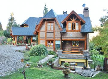 Casa de 6 ambientes, Esquel · Chalet con Vista Al Cerro Calfu Mahuia