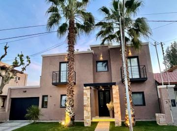 Casa de 8 ambientes, Guaymallén · Hermosisima Casa Barrio Solares de Guariento