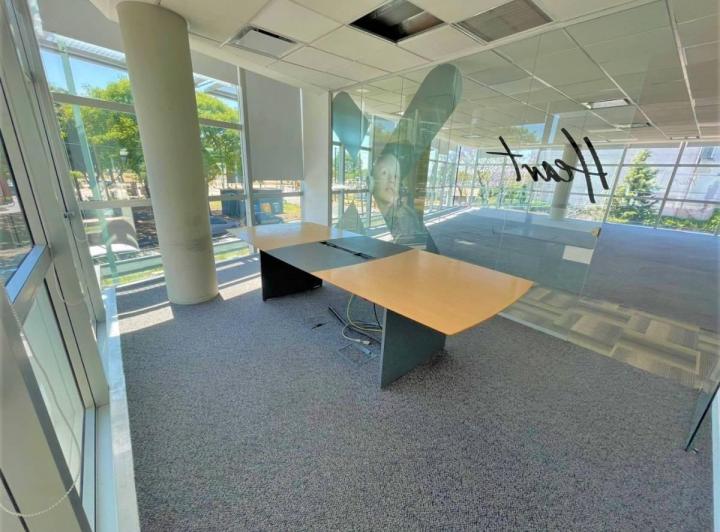Oficina comercial · 830m² · 11 Ambientes · 15 Cocheras
