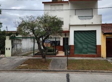 Casa · 180m² · 4 Ambientes · 1 Cochera · Casa en Venta Dante Alighieri 700