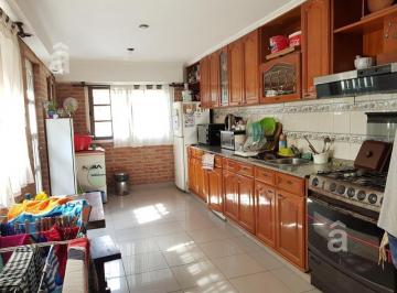 Casa · 236m² · 3 Ambientes · 1 Cochera · Casa - Villa Ballester, Casa Tres Ambientes!