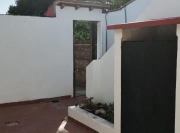 Casa de 3 ambientes, Miramar · Casa de 2 Dorm. con Parrilla