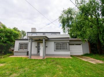 Casa · 254m² · 6 Ambientes · 2 Cocheras · Casa en Venta Arroyo Leyes Apta a Crédito