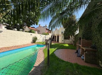 Casa · 159m² · 4 Ambientes · 2 Cocheras · Exc. Casa 4 Amb C/jardín, Terraza. en Excelente Sector a 1/c de Av Maipú.