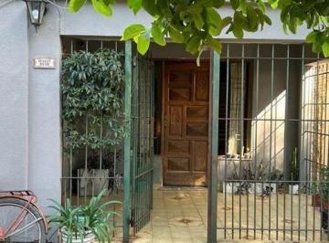 Casa · 80ha · 3 Ambientes · 1 Cochera · Casa Al Frente 3 Ambientes, Escuchan Ofertas!