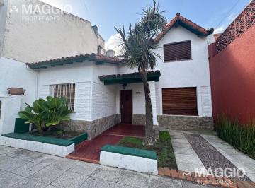 Casa · 130m² · 4 Ambientes · 1 Cochera · Casa Venta Ramos Mejía
