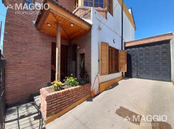 Casa · 140m² · 5 Ambientes · 3 Cocheras · Venta Casa 5 Ambientes San Justo