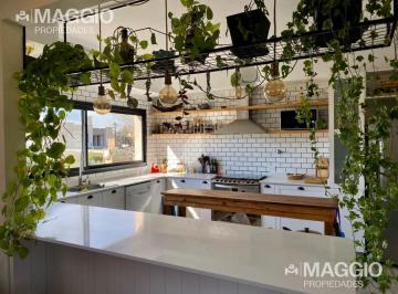 Casa · 300m² · 5 Ambientes · 2 Cocheras · Casa Venta Lujan Comarcas de Lujan Santa Irene