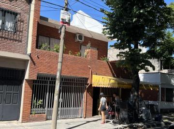 Casa · 200m² · 4 Ambientes · 1 Cochera · Casa Venta en Haedo