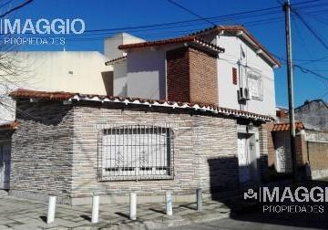 Casa · 207m² · 4 Ambientes · 1 Cochera · Casa Venta Villa Sarmiento
