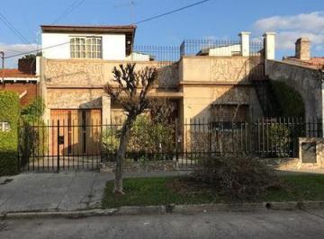 PH · 139m² · 3 Ambientes · 1 Cochera · PH Venta en Ramos Mejia Sur