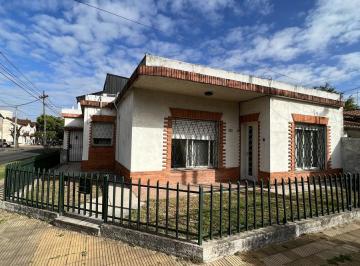 Casa · 107m² · 4 Ambientes · 2 Cocheras · Casa Venta en Ramos Mejia