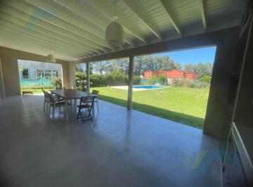 Casa · 220m² · 4 Ambientes · 1 Cochera · Casa en Alquiler Altos de Campo Grande