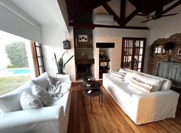 Foto · Casa en Venta Construida en Planta Baja - Suite en Planta Alta - 3 Dorm y Escritorio - Funcional, Lumi