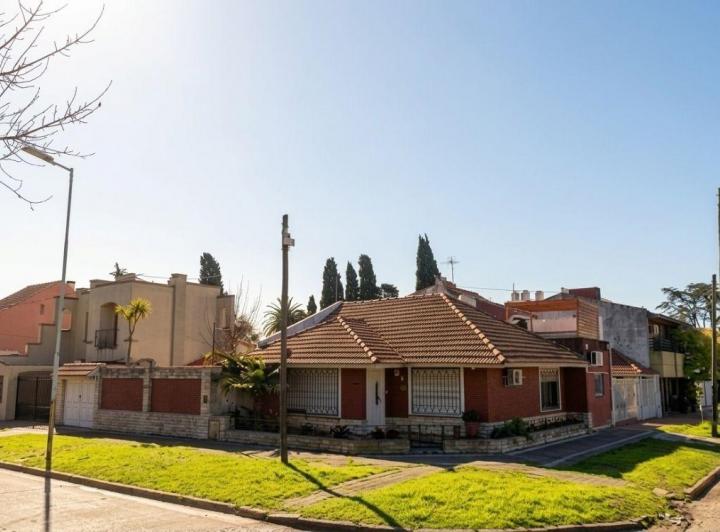 Casa · 120m² · 5 Ambientes · 1 Cochera