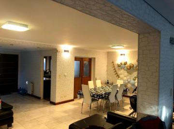 Casa · 300m² · 4 Ambientes · 1 Cochera · Venta Casa San Marino Funes Hills 2 Dorm.