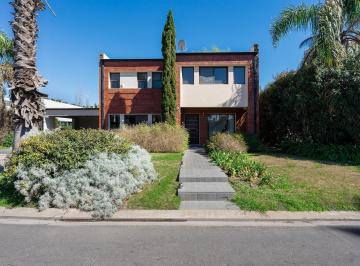 Casa · 300m² · 4 Ambientes · 2 Cocheras · Venta Casa San Marino Funes Hills 2 Lotes