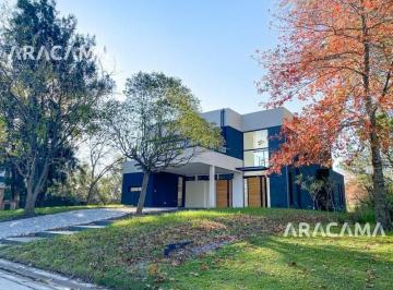 Casa · 292m² · 4 Ambientes · 1 Cochera · Casa en Venta Saint Thomas Este - Canning