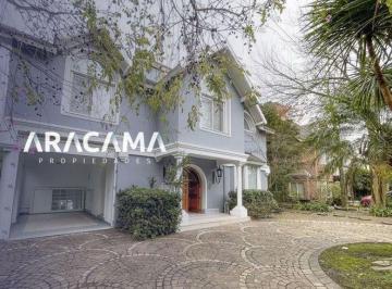 Casa · 300m² · 4 Ambientes · 1 Cochera · Casa en Venta Saint Thomas Norte Sur - Canning