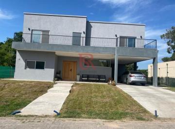 Casa · 255m² · 7 Ambientes · 2 Cocheras · Gv. Venta Casa 7 Ambientes en Hudson Park