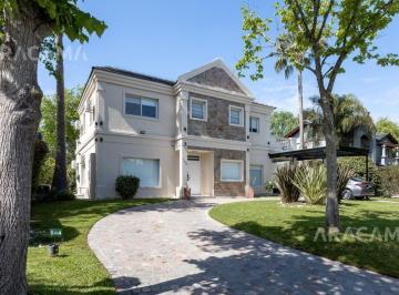 Casa · 270m² · 4 Ambientes · 3 Cocheras · Casa en Venta Solar del Bosque - Canning