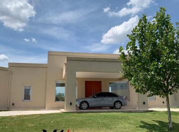 Casa · 200m² · 4 Ambientes · 3 Cocheras · Casa en Alquiler, Fincas de San Vicente