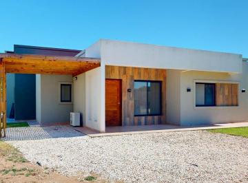 Casa · 168m² · 5 Ambientes · 2 Cocheras · Costa Esmeralda Casa en Alquiler Temporario
