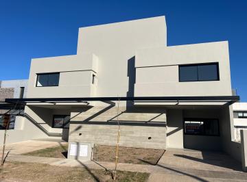 Casa de 5 ambientes, Córdoba · Alquilo Duplex a Estrenar de 3 Dorm. y 3 Baños en Miradores de Manantiales 2