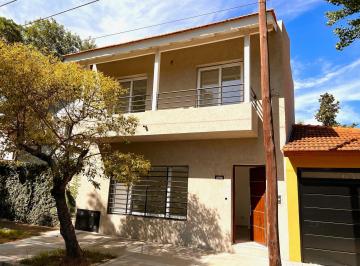 Casa de 3 ambientes, San Isidro · Impecable PH en Dos Plantas Totalmente Reciclado a Nuevo C/patio y Dos Balcones