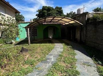 Casa · 65m² · 2 Ambientes · 1 Cochera · Casa 2 Ambientes con Amplio Frente y Fondo Libre! Sin Expens