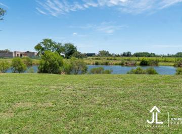 Terreno · 1033m² · Terreno en Venta Frente a La Laguna en Monet Barrio Privado Cardales, Campana