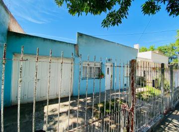 Casa · 48m² · 2 Dormitorios · 1 Cochera · Casa en Saladillo