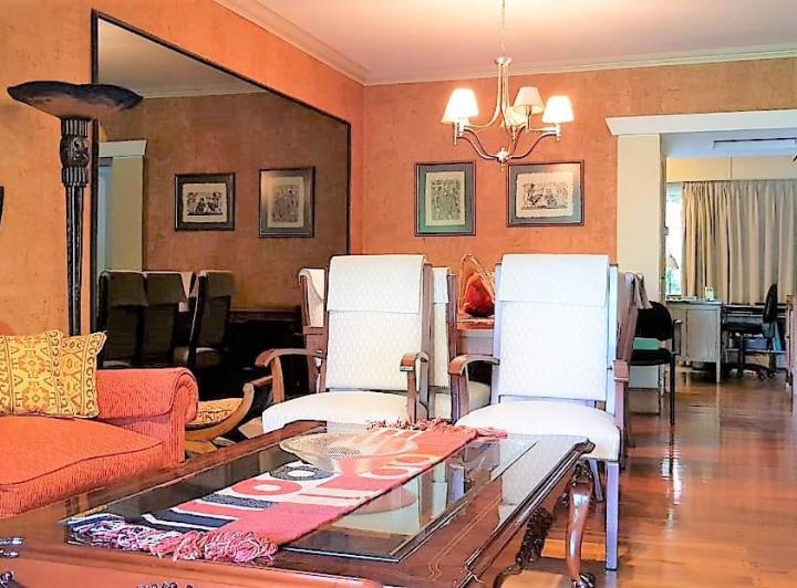 Casa · 306m² · 5 Ambientes · 1 Cochera