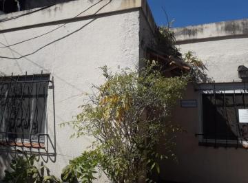 Casa · 10m² · 2 Dormitorios · 1 Cochera · Casa en Venta en Temperley Este