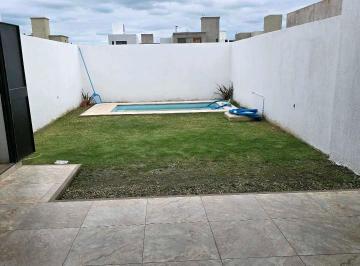 Casa · 160m² · 3 Dormitorios · 2 Cocheras · Docta - Duplex 3 Dorm 3 Baños Calef Central, Pileta!
