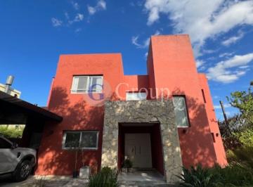 Casa · 190m² · 4 Ambientes · 4 Cocheras · Casa en Alquiler en San Isidro Labrador, Villanueva, Tigre