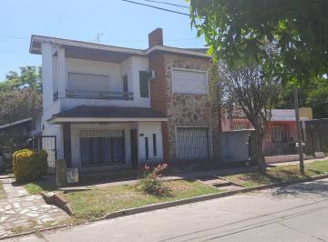 Casa · 200m² · 5 Ambientes · 2 Cocheras · Venta Casa Lomas de Zamora Terraza Quincho