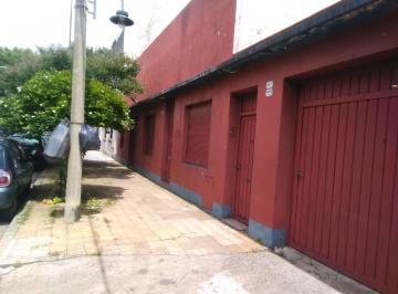 Garage · 450m² · 1 Cochera · Imperdible! Lote Irregular de 565 m², 2 Locales, 2 Viviendas y Depósitos - en Venta