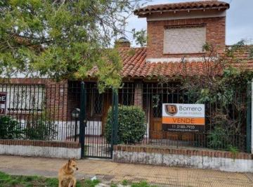 Casa de 3 ambientes, Almirante Brown · Casa 3 Ambientes con Patio y 2 Cocheras, Adrogue