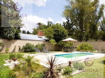 Casa · 260m² · 4 Ambientes · 1 Cochera · Venta - Casa en Canning/ezeiza