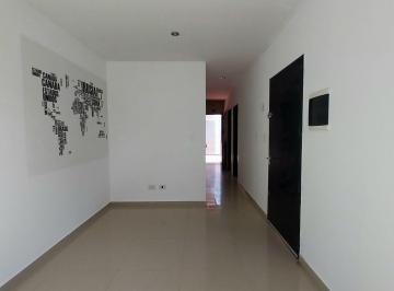 Casa · 46m² · 3 Ambientes · 1 Cochera · Casa PH 2 Dorm. en Venta Berazategui Patio