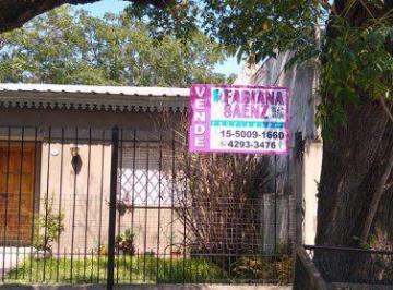 Casa · 3 Ambientes · Casa a La Venta en Gran Ubicacion