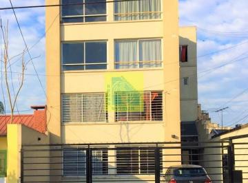 Departamento de 2 ambientes, Morón · Venta de 2 Ambientes Amplios Tipo Duplex Al Frente en Morón