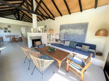 Casa · 7 Ambientes · 4 Cocheras · Casa - José Ignacio