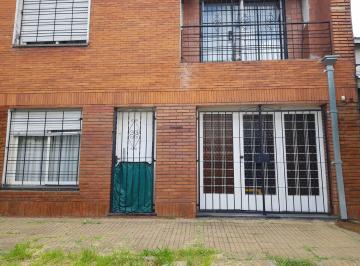 PH · 81m² · 2 Ambientes · 1 Cochera · Hermoso PH en Temperley Este